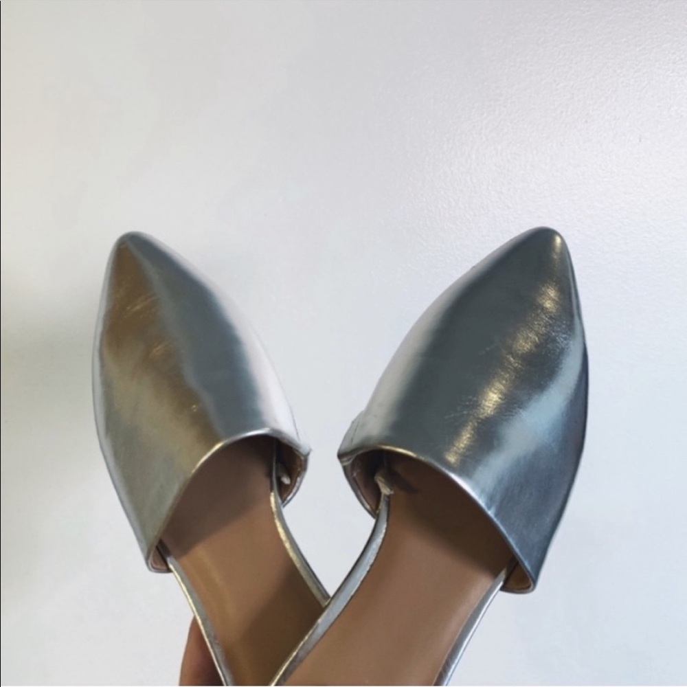 WOMENS SILVER POINTY TOE FLATS SIZE 6